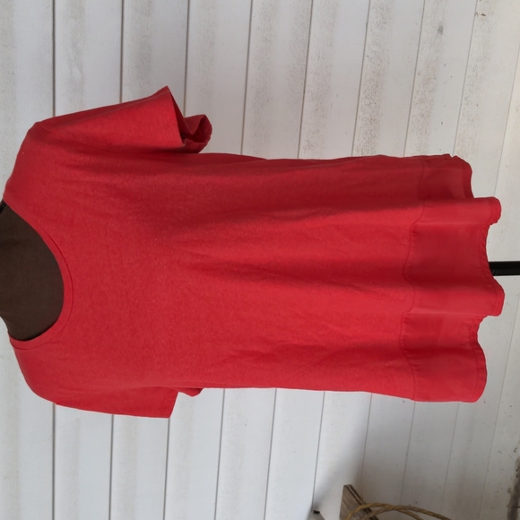 GAP Tops - GAP Red Cotton TShirt with Silky Polyester ßottom Hem